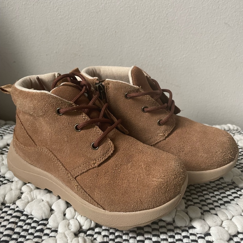UGG Unisex-Child T Canoe III Weather Sneaker Boot